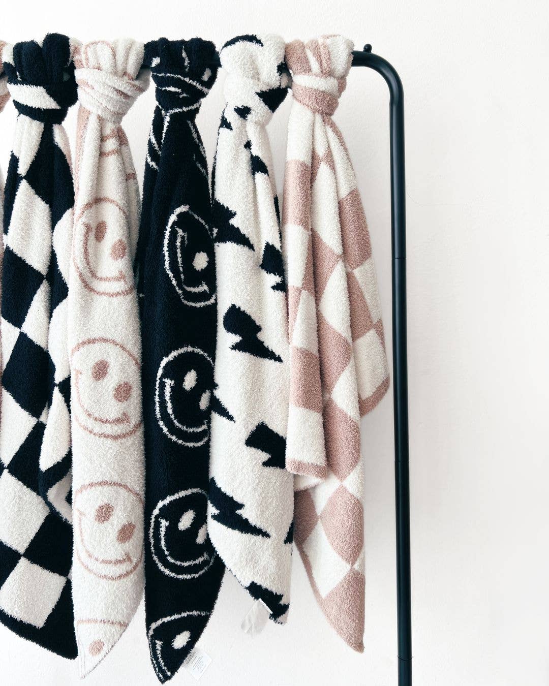 Lightning Bolt Blanket | Black