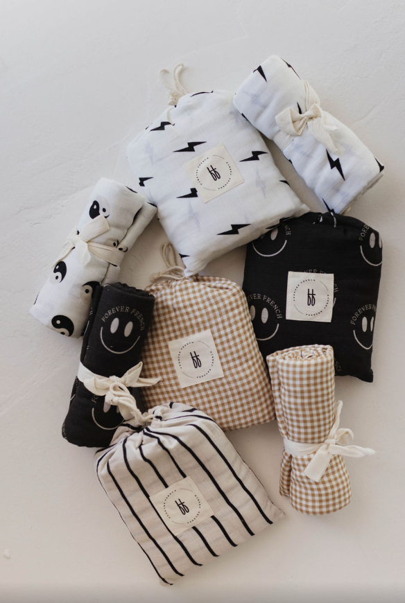 FF Smile Black | Muslin Swaddle